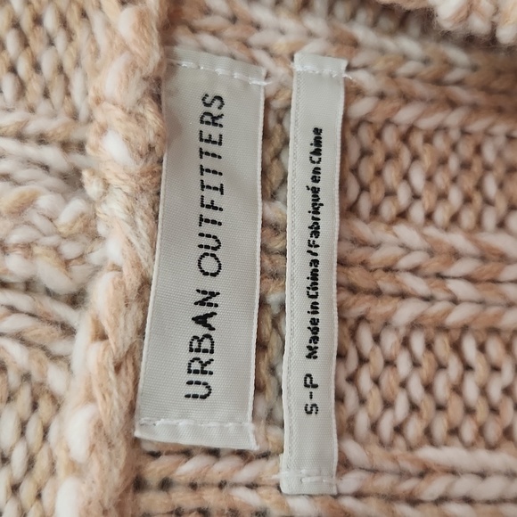 Urban Outfitters Womens Sweater size S P Turtleneck Knit Ribbed Cropped Thick - Picture 3 of 9